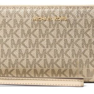 Michael Kors Women’s Jet Set Large Signature Continental Waller in Pale Gold.